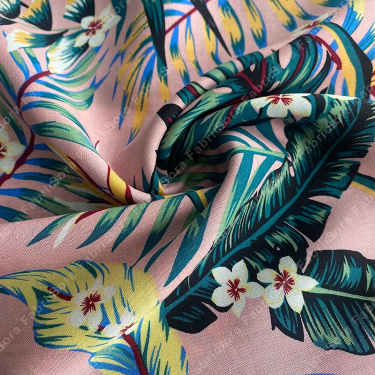 Canlı renklerde frangipani ve cennet kuşu rayon kumaş